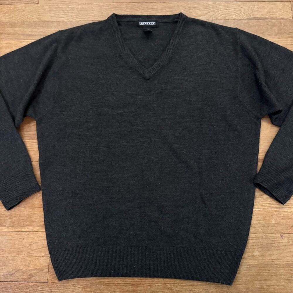 Jantzen gray V-neck long sleeve pullover sweater size large L
b67